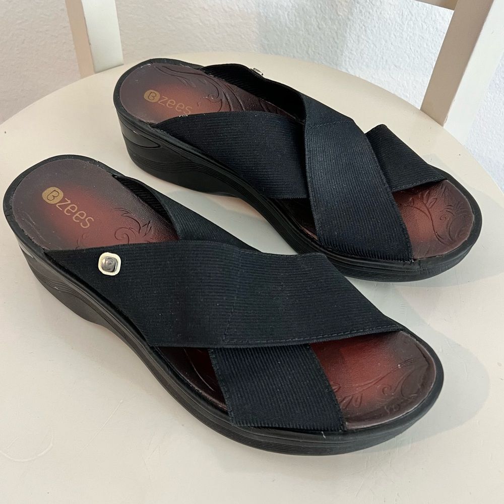 Bzees by LifeStride Women's Desire Wedge Sandal in Black Sz. 9W - Picture 3 of 11